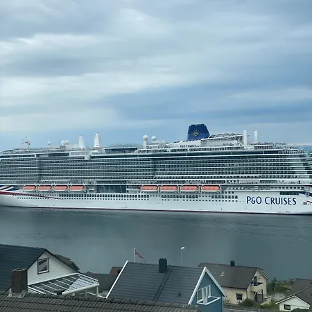 Single-family With Sea Views - Close To The Center 公寓