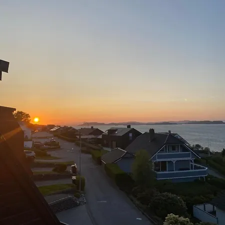 Single-family With Sea Views - Close To The Center 公寓